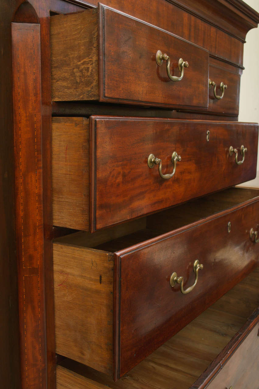 George III Period Mahogany Chest on Chest In Excellent Condition In San Mateo, CA
